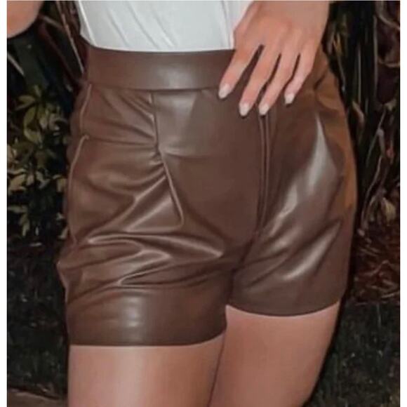 Zara blogger favorite faux Leather shorts - Picture 4 of 13